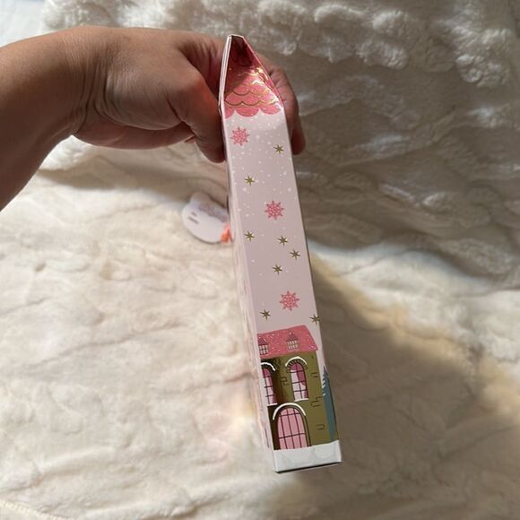 Ellen Tracy Pink Gingerbread House Gift-able Hand Cream Set of 5 - Picture 10 of 12